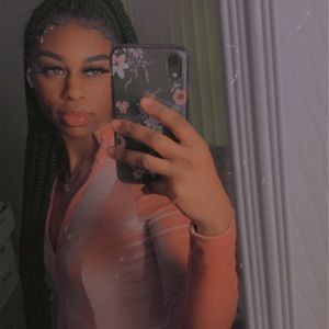 Meet your Posher, Ambria